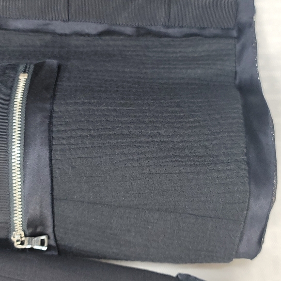 Elie Tahari Navy zippered front mixed media jacket with chain hem - Picture 3 of 8